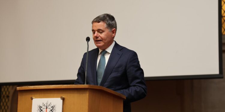 Donohoe aboga por impulsar el mercado único de capitales para el crecimiento en la UE