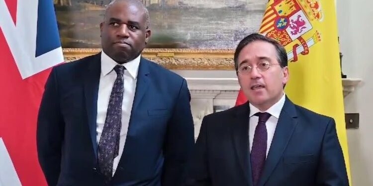 Albares y Lammy abordan las negociaciones sobre Gibraltar, que se retomarán el jueves en Bruselas