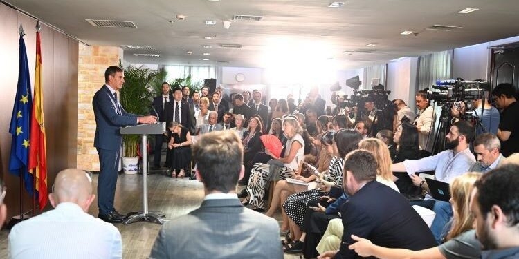 Sánchez cree que la UE debería “reconsiderar” su decisión de imponer aranceles a los vehículos eléctricos chinos