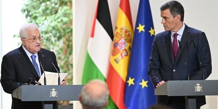 Mahmud Abás propone ante Sánchez que la conferencia internacional de paz se celebre en Madrid