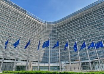 Bruselas propone destinar 2,7 millones para apoyar a 365 trabajadores despedidos en Bélgica