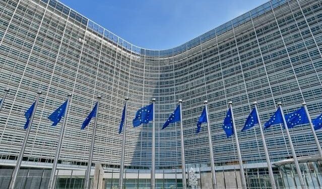 Bruselas propone destinar 2,7 millones para apoyar a 365 trabajadores despedidos en Bélgica