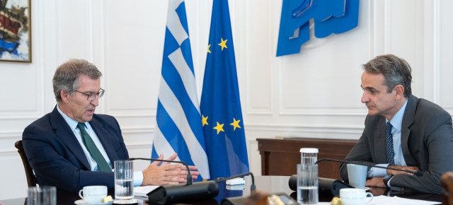 Feijóo elogia en Atenas la política migratoria de Grecia