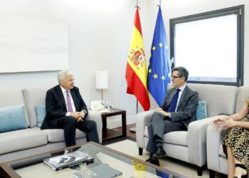 Reynders considera que el plan de regeneración del Gobierno “va en la dirección correcta”