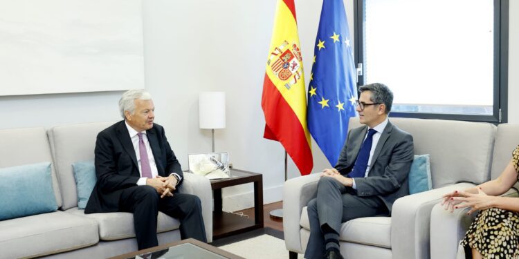Reynders considera que el plan de regeneración del Gobierno “va en la dirección correcta”