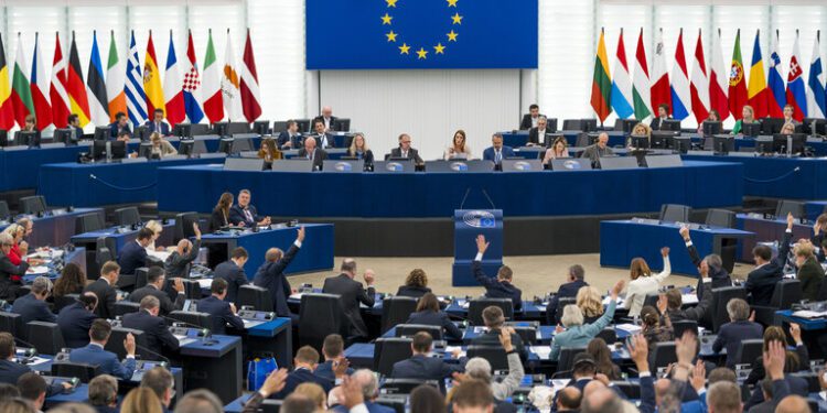 El Parlamento condena la injerencia de Rusia en Moldavia