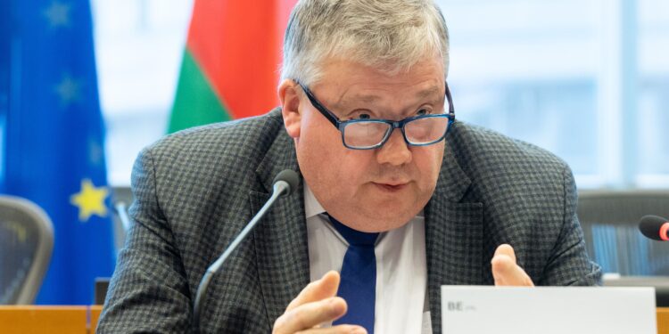 Metsola pide retirar la inmunidad a dos eurodiputados relacionados con el Catargate