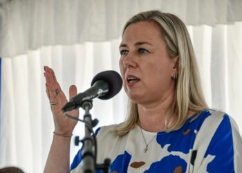 La UE presenta una iniciativa regional de 100 millones de euros para profesores en África