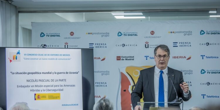 EL EMBAJADOR EN MISIÓN ESPECIAL PARA LAS AMENAZAS HÍBRIDAS Y LA CIBERSEGURIDAD PARTICIPA EN EL VI CONGRESO DE EDITORES DE MEDIOS CELAC-UE