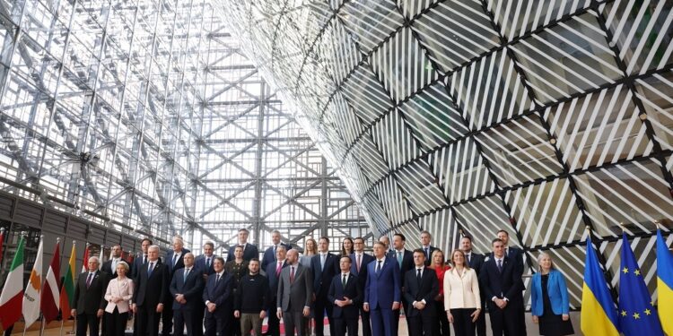 ‘Tenemos que actuar juntos’, asegura von der Leyen sobre migración.