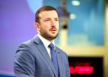 La Comisión apremia a los pescadores para acabar con la dependencia de los combustibles fósiles