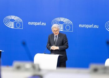 Bruselas propone aumentar las conexiones de fibra óptica