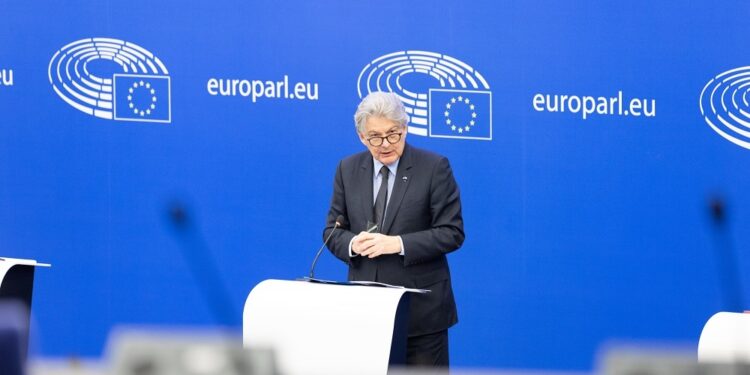 Bruselas propone aumentar las conexiones de fibra óptica