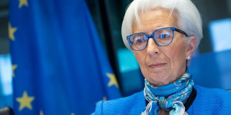 Lagarde dice que el sistema bancario europeo no está afectado por las quiebras