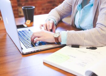 El Eurobarómetro muestra que los períodos de prácticas ayudan a los jóvenes a conseguir trabajo