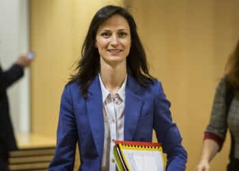 La comisaria Gabriel dimite para formar gobierno en Bulgaria