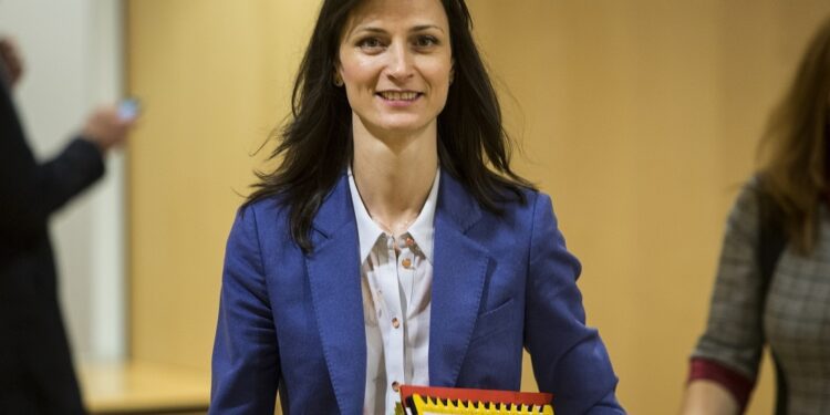 La comisaria Gabriel dimite para formar gobierno en Bulgaria