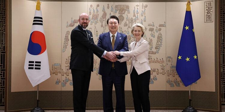 La Unión Europea acuerda fortalecer la cooperación para la paz y la estabilidad con Corea del Sur