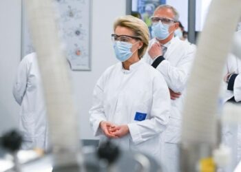 La Unión Europea alcanza un acuerdo con Pfizer para reducir la entrega de vacunas Covid