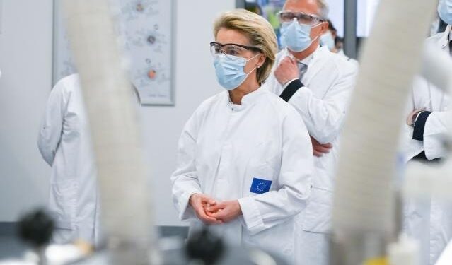 La Unión Europea alcanza un acuerdo con Pfizer para reducir la entrega de vacunas Covid