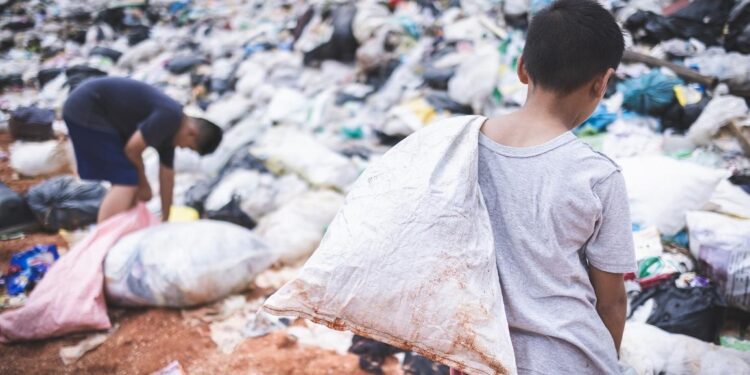 Los eurodiptados exigen a las empresas mayor compromiso social y medioambiental