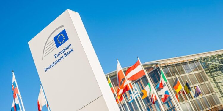 LA UE Y EL BANCo EUROPEO DE INVERSIONES PROPORCIONAN 100 MILLOS DE EUROS A UCRANIA