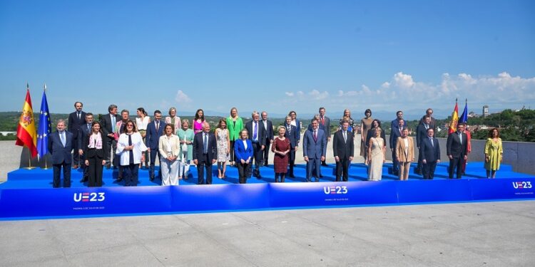 Sánchez reclama una Europa más federal en la visita del Colegio de Comisarios a España