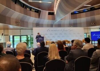 FORO LA TOJA, MÁS PIQUÉ