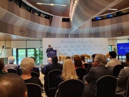 FORO LA TOJA, MÁS PIQUÉ