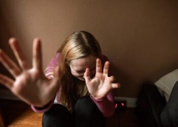 La Eurocámara propone reforzar las normas para proteger a las mujeres víctimas de violencia