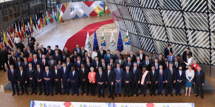 CUMBRE CELAC-UE: OPTIMISMO CON VISIONES DISTANTES DE LOS RETOS MUNDIALES