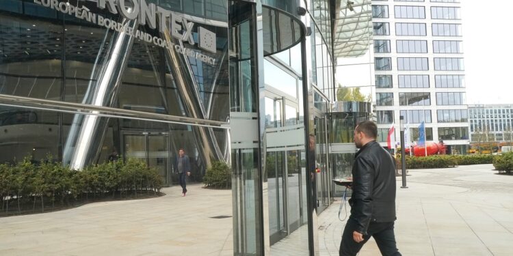 La defensora del pueblo abre una investigación contra Frontex por el naufragio de un barco con migrantes