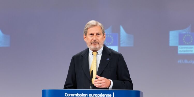 El Santander y el Fondo Europeo de Inversión firman un acuerdo para ayudar a pequeñas empresas