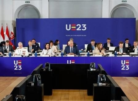 La UE estudia formar pilotos ucranianos para los F-16