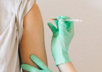 Covid-19: La Comisión autoriza la segunda vacuna adaptada para campaña otoño