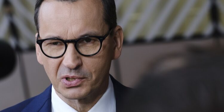 Polonia amenaza con no enviar más armas a Ucrania