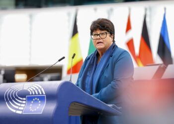 La Ley Europea de Libertad de Medios de Comunicación avanza tras la adopción del Parlamento