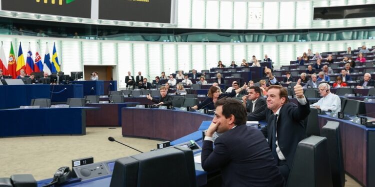 La Eurocámara pide 10.000 millones más para presupuesto de la UE