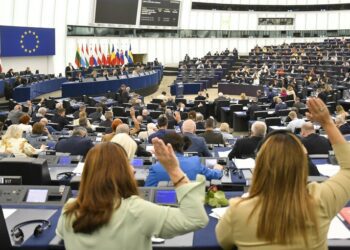 El Parlamento insta a los 27 a sancionar a Azerbaiyán por el ataque a Nagorno-Karabaj