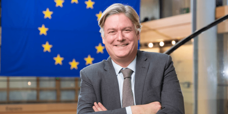 LÓPEZ-ISTURIZ: “LA COMISIÓN PUEDE REVISAR LAS AYUDAS A PALESTINA, PERO TIENE QUE GARANTIZAR QUE NO VA UN EURO A HAMÁS”