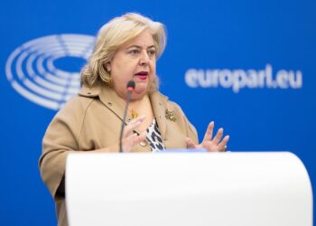 El Parlamento establece que los barcos pesqueros deberán llevar un dispositivo de localización