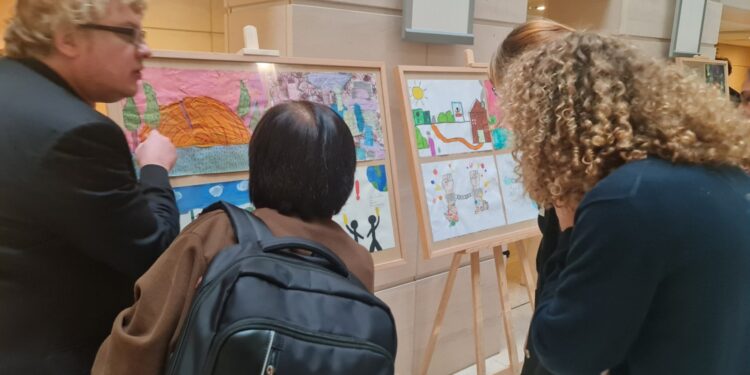 El presidente de la Fundación Gabarrón presenta en Bruselas el Concurso Internacional «Kids4HumanRigths»