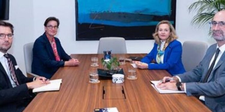 España adelanta el Reglamento de criptoactivos a diciembre de 2025