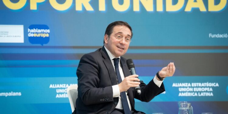 Albares anuncia que España aumentará hasta los 40 millones de euros la ayuda a Palestina