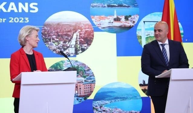 Von der Leyen aterriza en Macedonia del Norte con un plan de crecimiento y reformas