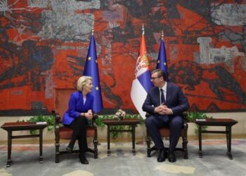 Von der Leyen pide a Serbia la normalización con Kosovo para avanzar en la adhesión