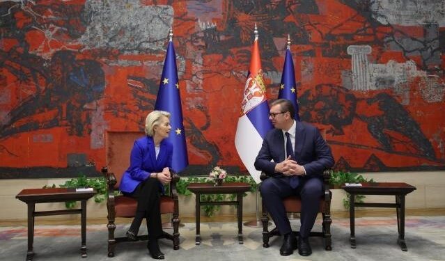Von der Leyen pide a Serbia la normalización con Kosovo para avanzar en la adhesión