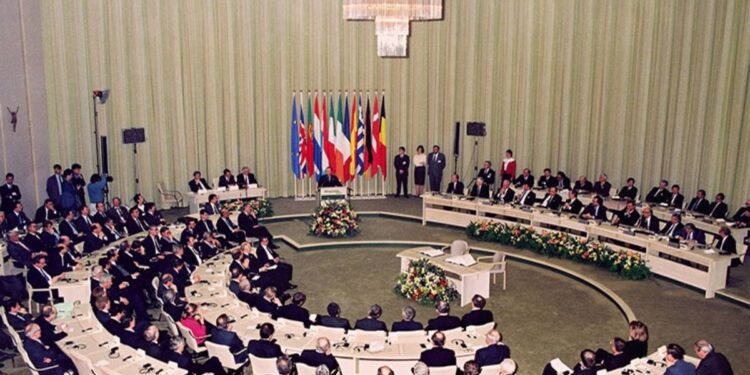 Se cumplen 30 años del Tratado de Maastricht que creó la Unión Europea