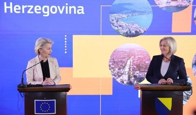 Von der Leyen concluye su gira por los Balcanes Occidentales en Bosnia y Herzegovina