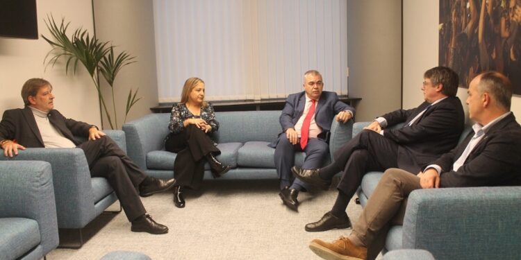 Junts y PSOE siguen negociando la investidura